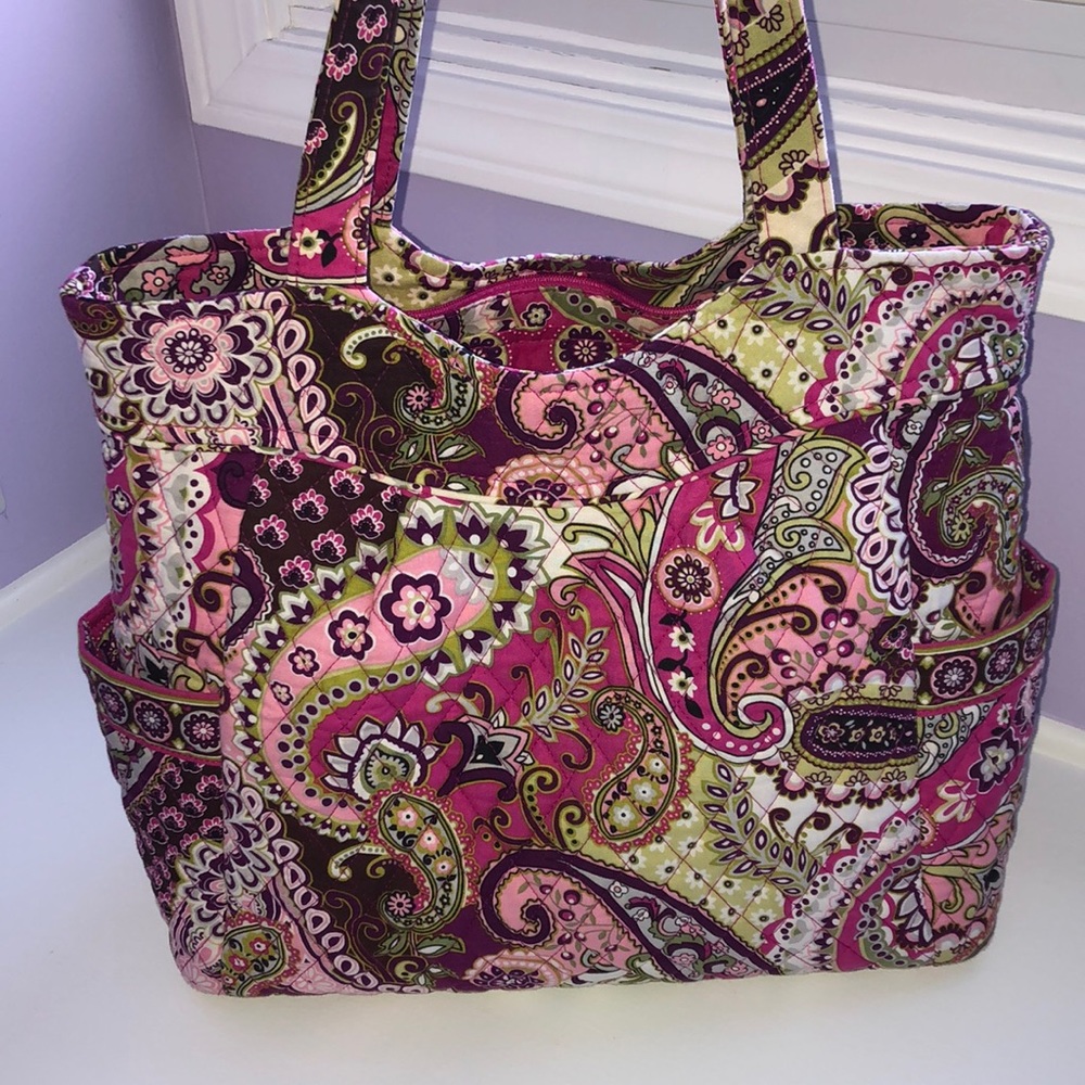 Vera Bradley tote bag with side pockets
